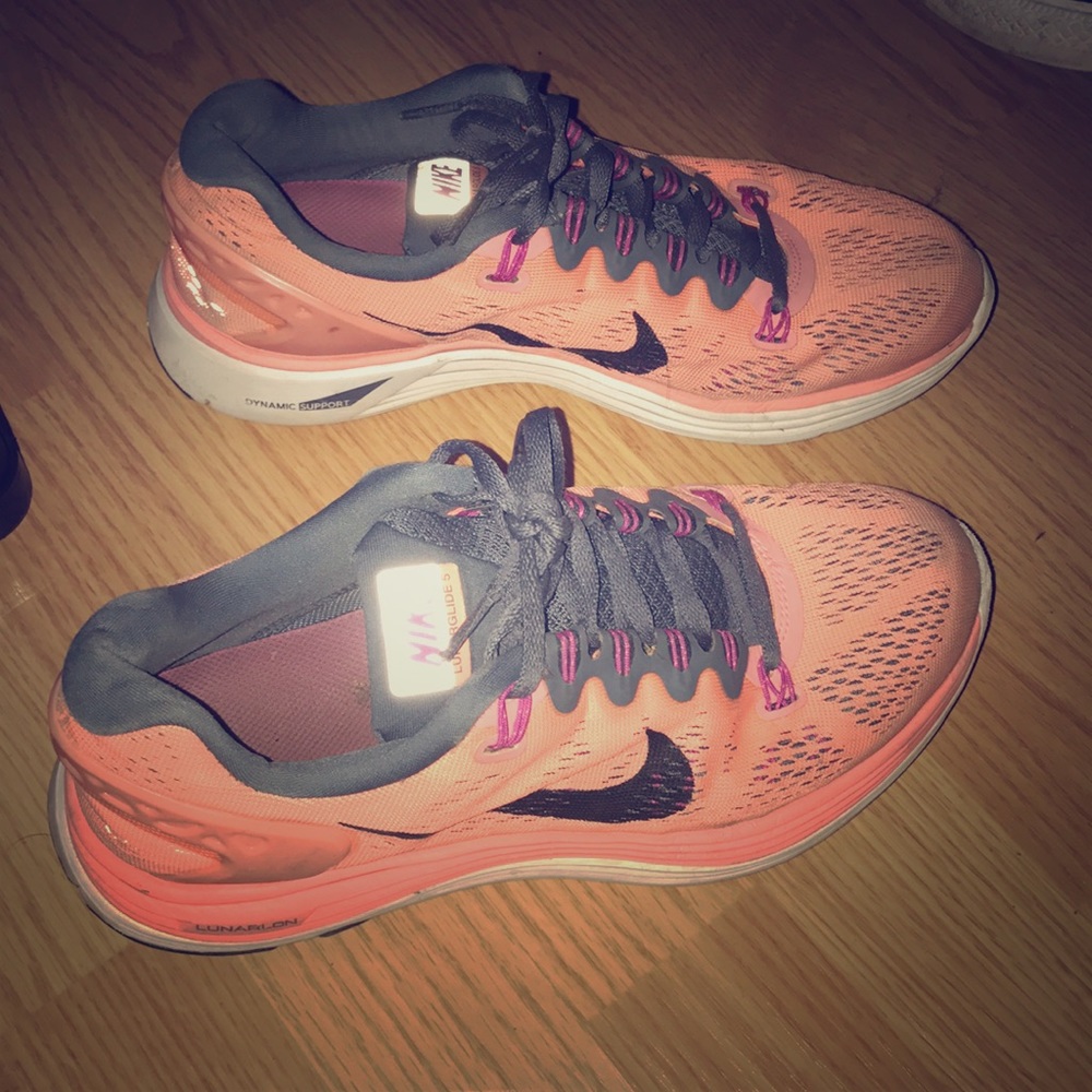 Light pink Lunar Glide 5 Nike shoes!